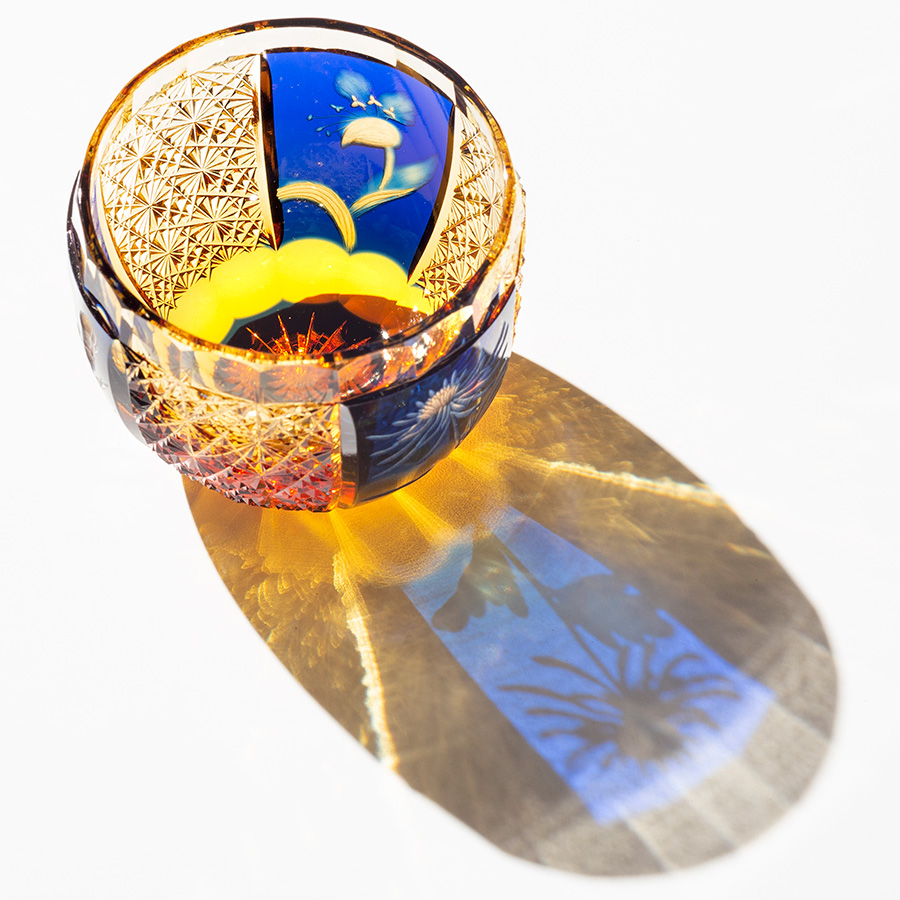 Jewel Kiriko 江戸切子×花岡グラヴィール 三草花の酒杯 琥珀瑠璃の通販